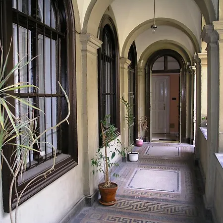 Guru Hostel *