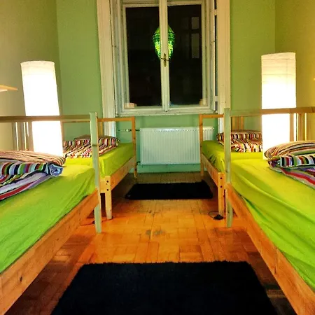 Hostel Guru