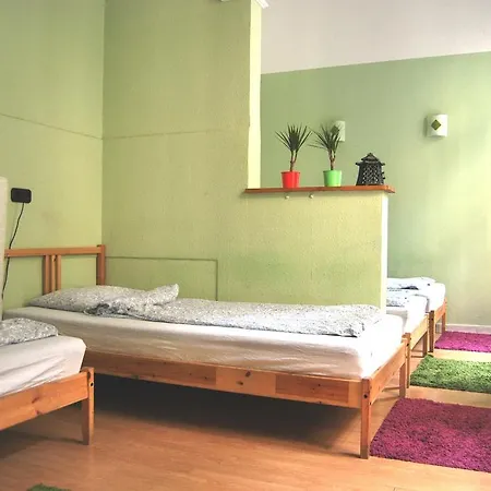 Hostel Guru